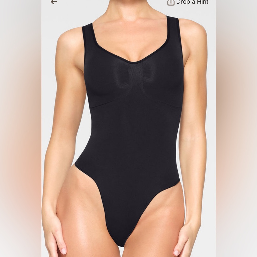 SKIMS Seamless Sculpt Scoop Neck Thong Bodysuit - Onyx